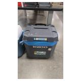 IGLOO 62 QT. ROLLING COOLER