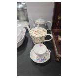 2 TEAPOTS & TEA CUP