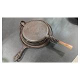 GRISWOLD #8 CAST IRON WAFFLE IRON