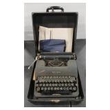SMITH CORONA CLIPPER PORTABLE TYPEWRITER
