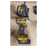 DEWALT 1/2' IMPACT W 5 AH BATTERY AND CHARGER