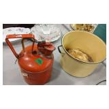 GRANITE PAN & VTG FUEL CAN