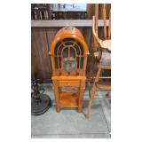 CROSLEY VTG STYLE STAND RADIO