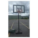 LIFETIME BASKETBALL HOOP WITH STAND