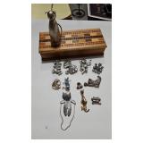 CAT BROOCHES VTG ASSORTMENT W/ CRIBBAGE BOX