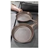 WAGNER WARE #9 & UNMARKED #10 CAST IRON SKILLETS