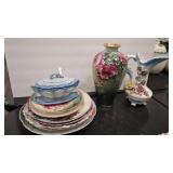 VTG DECOR PLATES & VASE ASSORTMENT