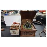 ANTQ WORKING SILVERTONE PHONOGRAPH & RECORDS