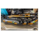 EXPEDITION SNOW SHOES & POLES