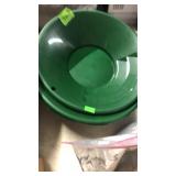 2 SMALL GOLD MINING PANS & POLISHING MEDIUM