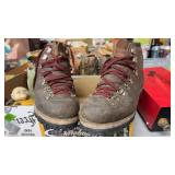 SIZE 9W BOOTS