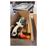 BX OF KNIVES