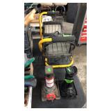 2 JACKS & 2 HALOGEN WORK LIGHTS