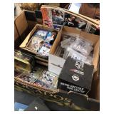 BX W/ BASEBALL CARDS, WAYNE GRETZKY, MINI BOBBLE