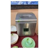 MAGIC CHEF ICE MAKER