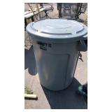 RUBBERMAID BRUTE GARBAGE CAN
