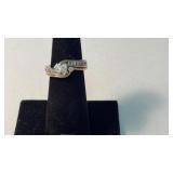 14KT GOLD & DIAMOND WEDDING RING W/ 17 DIAMONDS