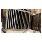 GRATES & METAL SHIP ORGANIZER