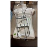 2 RACKS & MANIQUIN HALF BODY