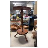 SMALL WOOD PLANT STAND