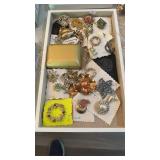 TRAY OF COSTUME JEWELRY