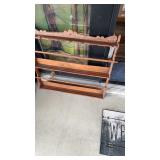 CUP WALL HANGING FOOTED SHELF
