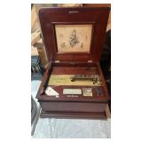 ANTIQUE REGINA TABLE TOP METAL DISC MUSIC BOX W/