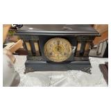 ANTIQUE MANTLE CLOCK