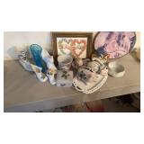 PIGGY BANKS & GLASSWARE