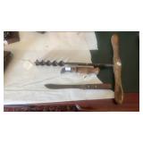 HAND DRILL & 2 KNIVES