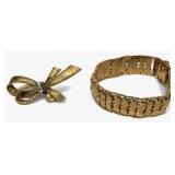 7' 18KT YELLOW GOLD HINGED BRACELET & KNOT BROOCH