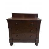 LATE FEDERAL 3 DRAWER BACHELORS CHEST W/ BALL