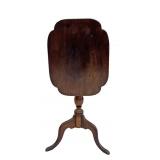 19THC. NEW ENGLAND MAHOGANY TILT TOP CANDLESTAND