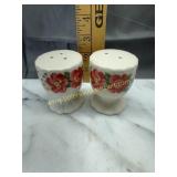 Pioneer woman shaker set