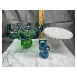 Fenton cat and vase, art glass bowl all have