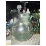 Water pitcher with ice lip