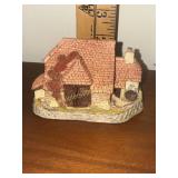 David Winter Coattages The Harvest Barn with