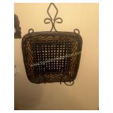 Square basket in metal wall easel