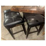 2 bar stools