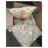 Very nice decorative throw pillows