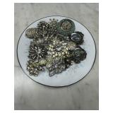 Vintage pins/brooches