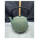 Cast iron daisy teapot