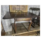 Drop leaf end table