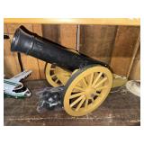 Vintage Johnny Reb toy cannon and cannonballs as