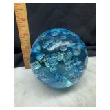 Blue controlled bubbles paperweight