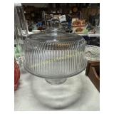 Cake stand with dome lid