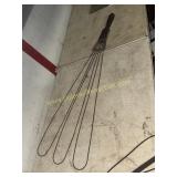 Primitive rug beater 3 finger