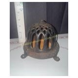 Cast iron string holder