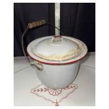 Enamel ware chamber pot
