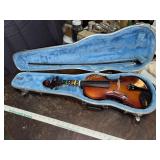 Student violin knilling Bucharest